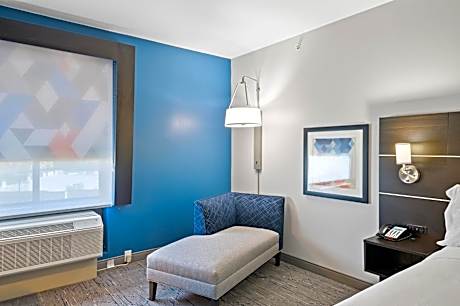King Room - Hearing Accessible/Non-Smoking