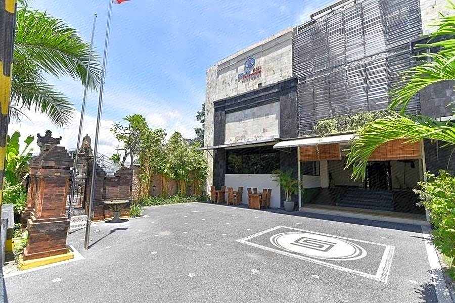 2(RedDoorz @ Pura Demak Marlboro 2 Bali)