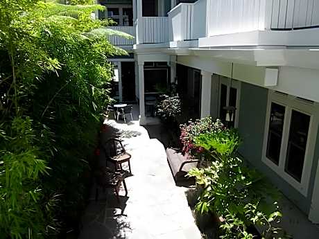 Pacific Blue Inn
