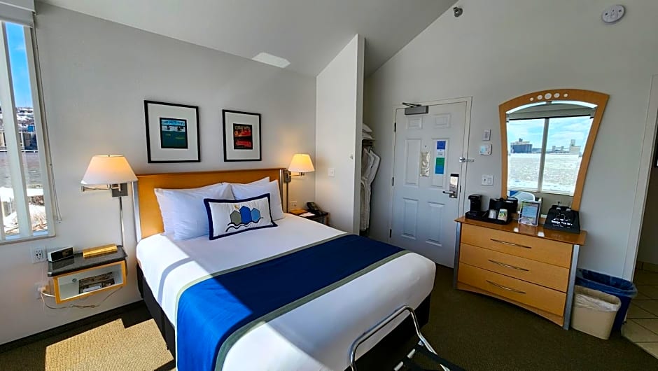 South Pier Inn