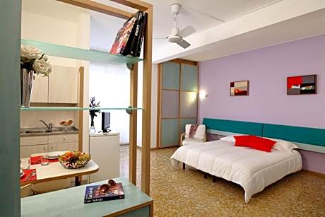 Large Studio (2 Adults)