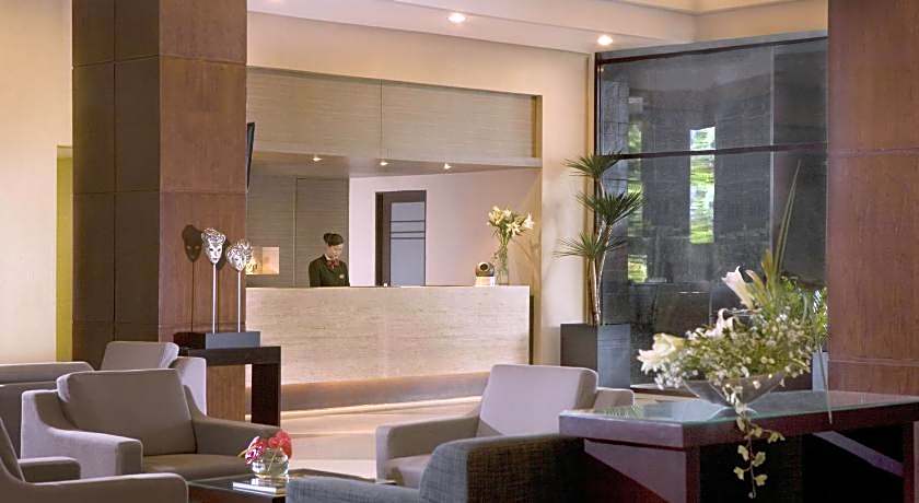 Hotel Santika Pandegiling Surabaya