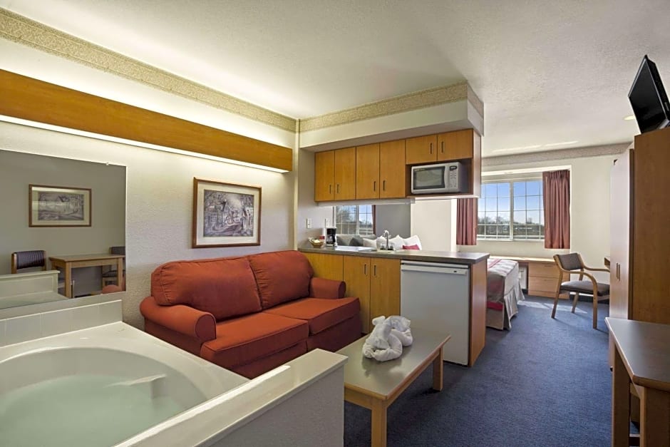 Ramada Limited and Suites Bloomington
