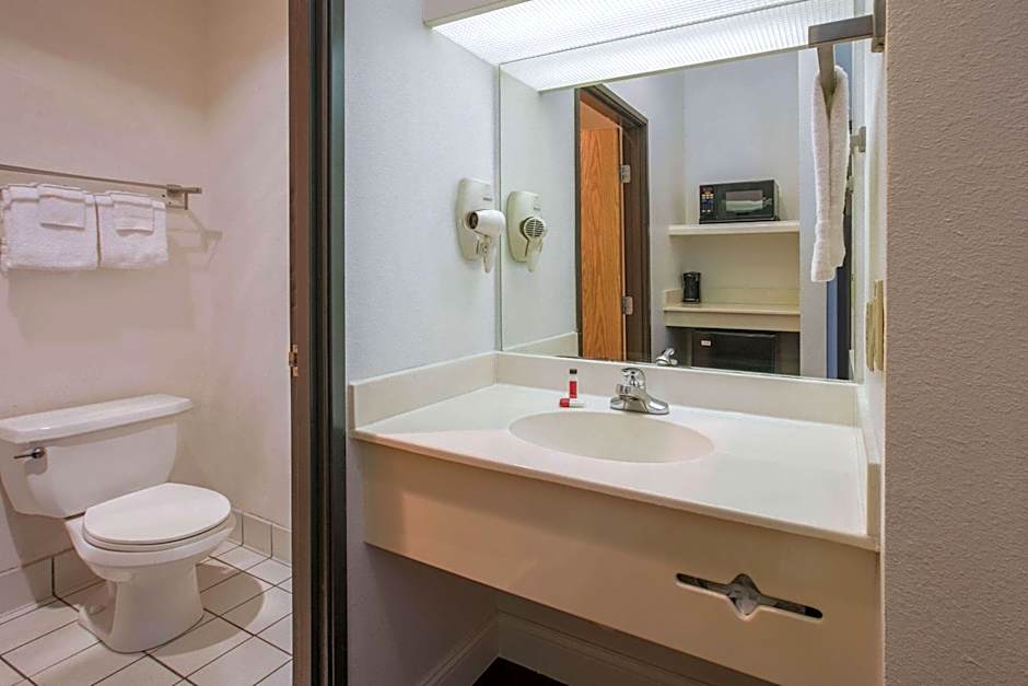 Super 8 by Wyndham Garland North Dallas Area