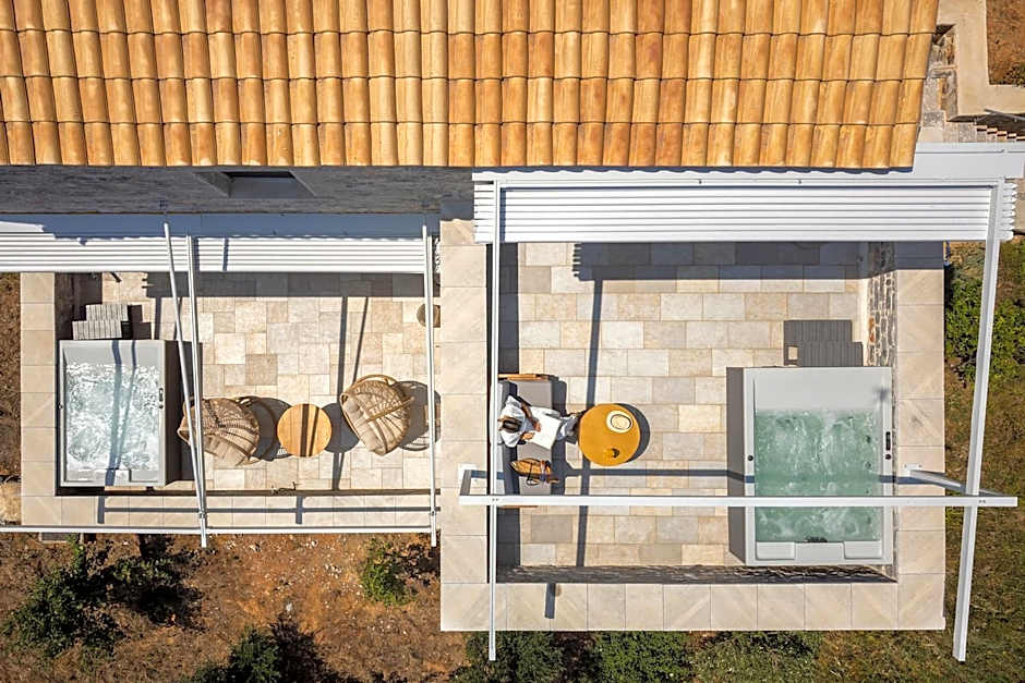 Trapela Limeni Luxury Suites