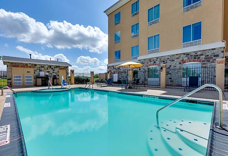 Holiday Inn Express & Suites San Antonio - Brooks City Base By IHG