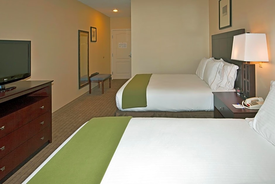 Holiday Inn Express Hotel & Suites Grants Milan By IHG