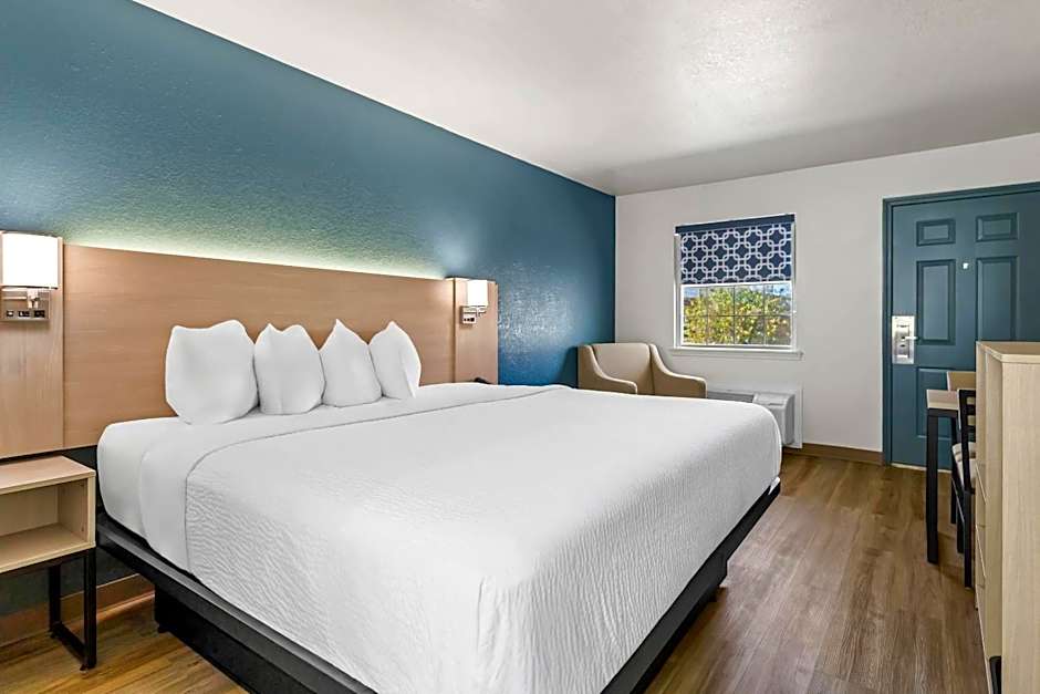 Photo 1 of 31 of Rodeway Inn Muskogee