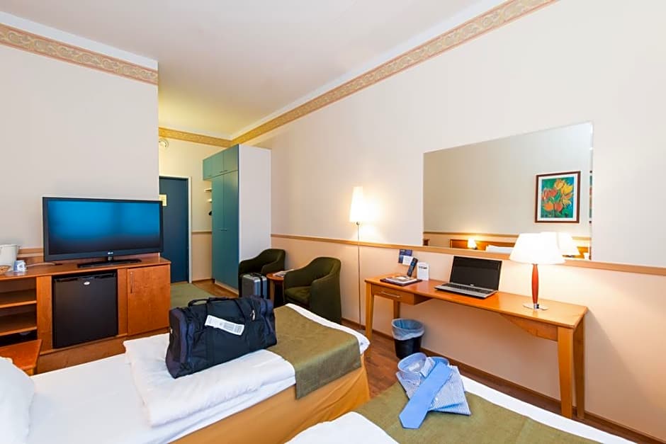 Skyline Airport Hotel