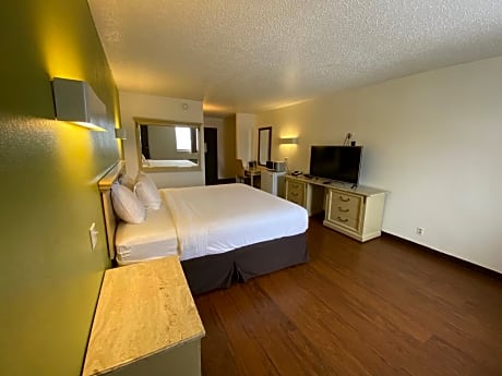 King Suite with Spa Bath - Smoking