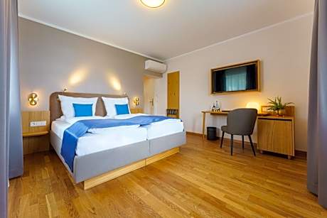 Double Room with Lake View