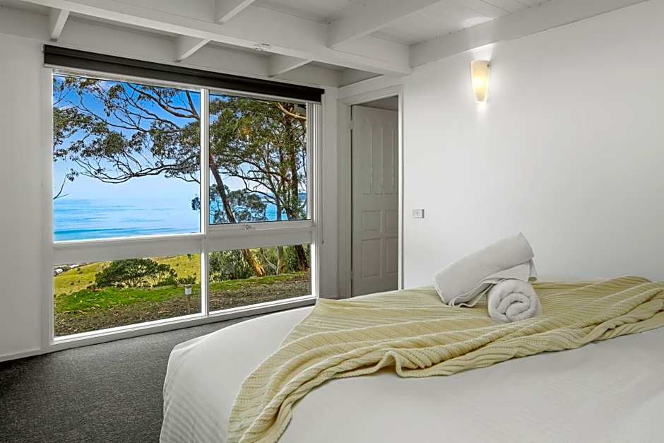 Chris's Beacon Point Restaurant & Villas