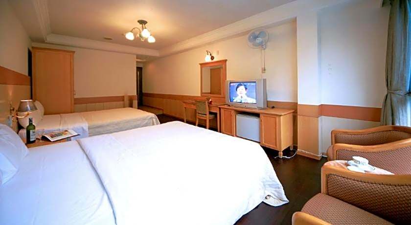 Ming Lu Holiday Hotel