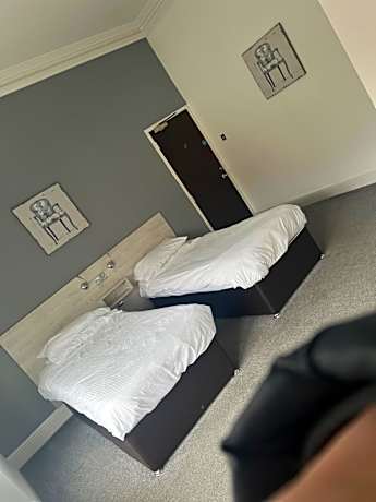Twin Room with Shower