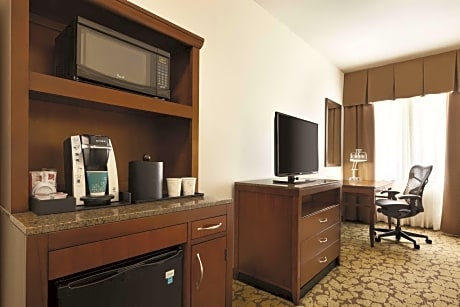 1 King Mobility Accessible W/Bathtub