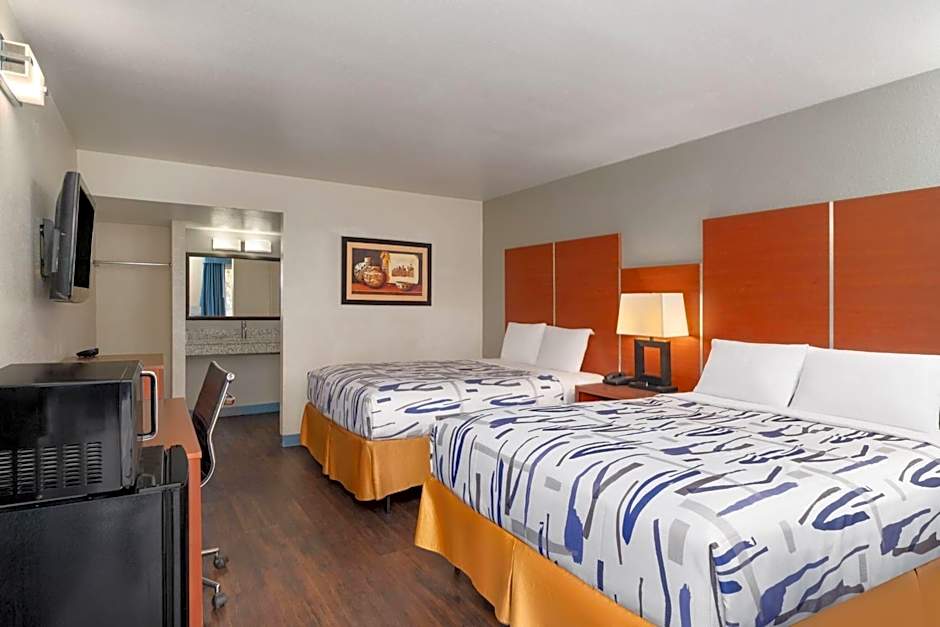 Travelodge by Wyndham Albuquerque West