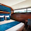 Le VIP Paris - Yacht Hotel