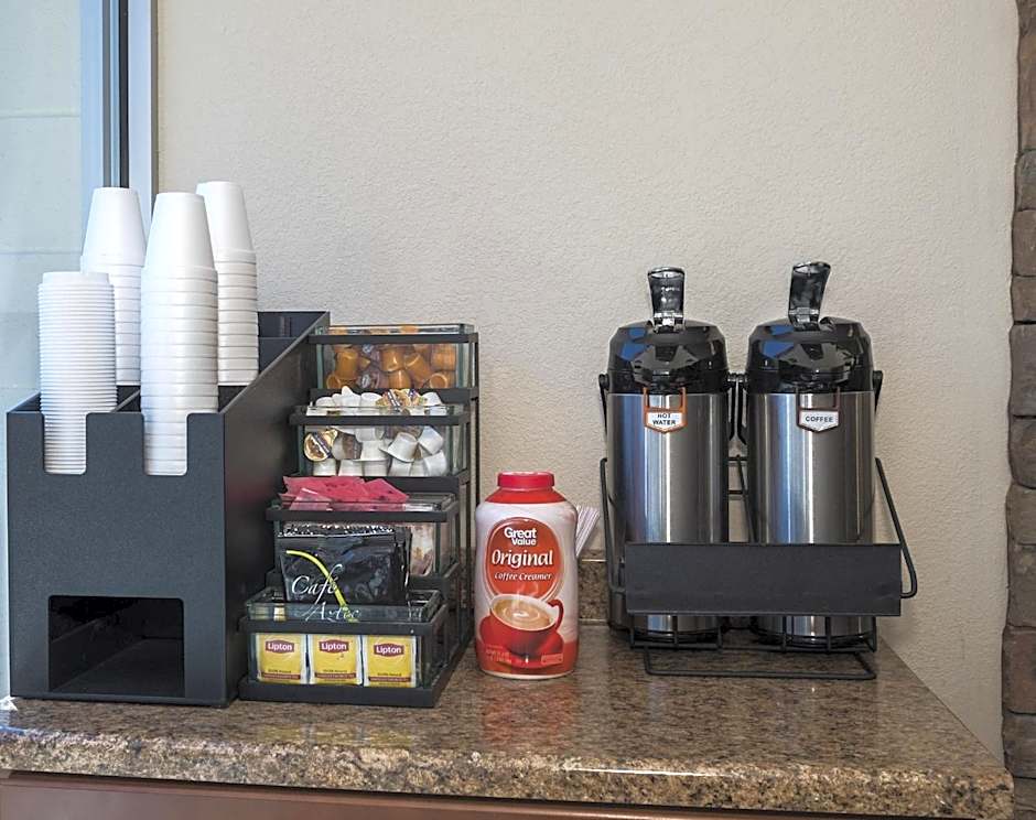 Red Roof Inn & Suites Brunswick I-95