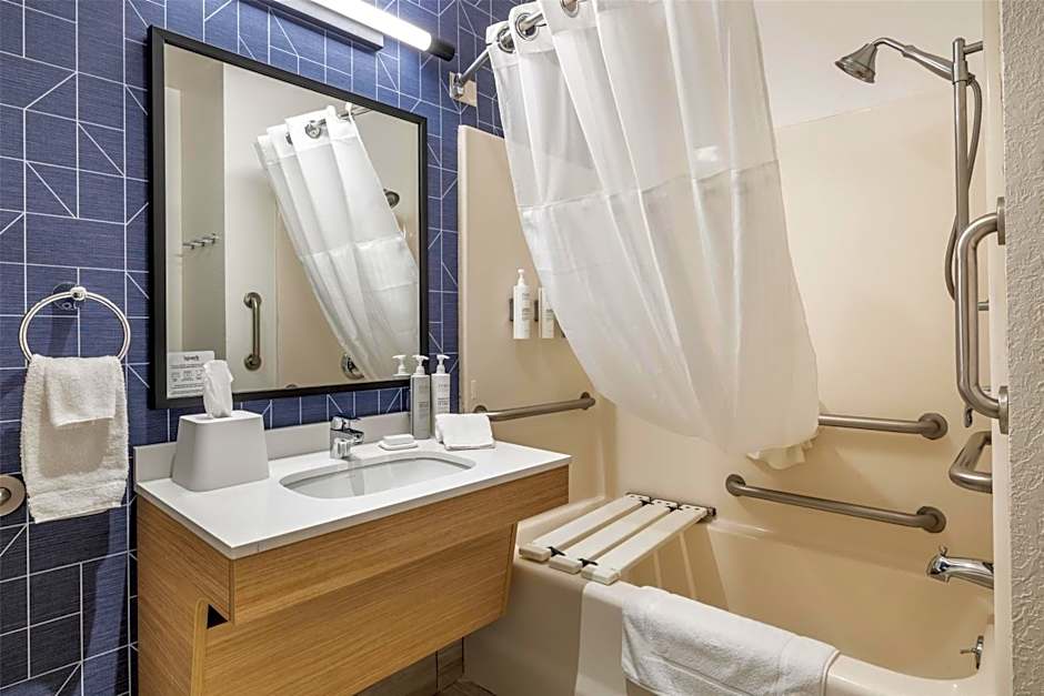 Spark by Hilton La Crosse Onalaska