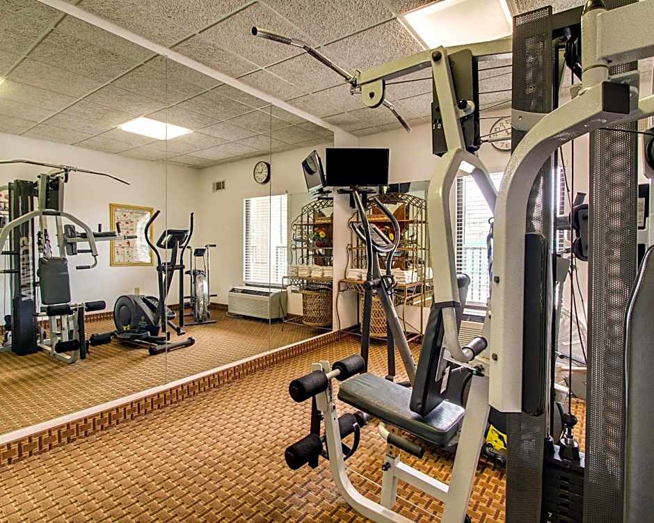 Quality Inn & Suites Clinton - Jackson West