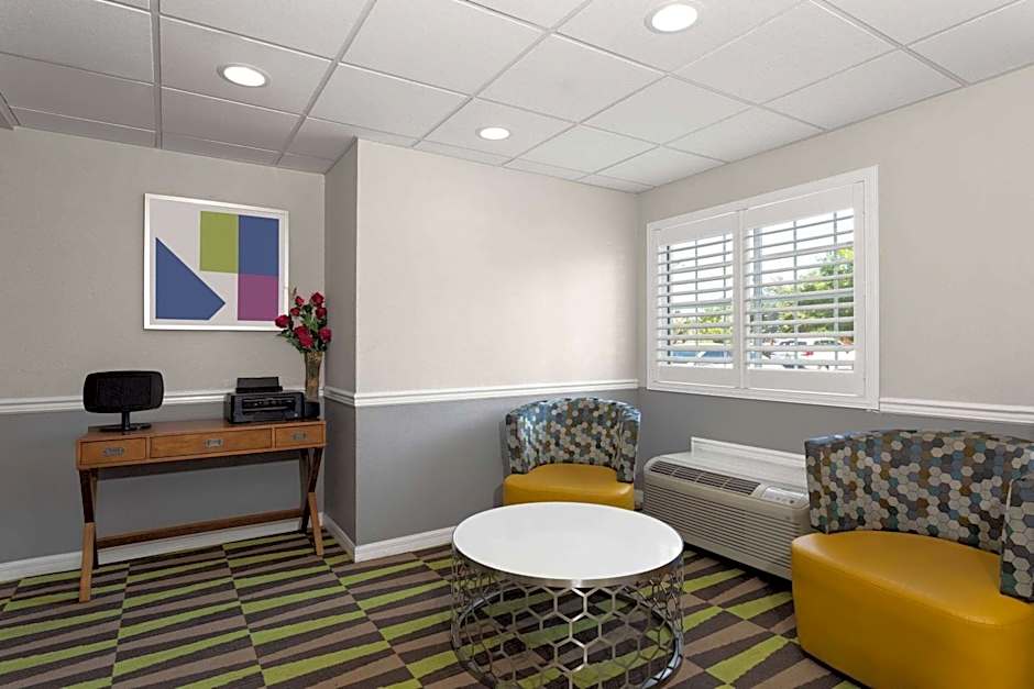 Microtel Inn & Suites by Wyndham Panama City