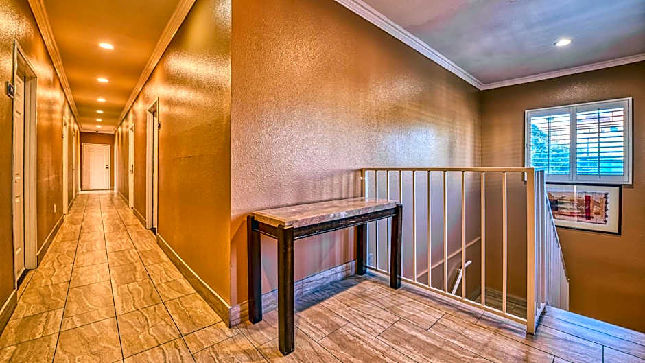 Hollywood City Inn