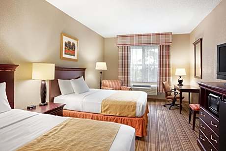 Queen Room with Two Queen Beds and Roll-In Shower - Non-Smoking