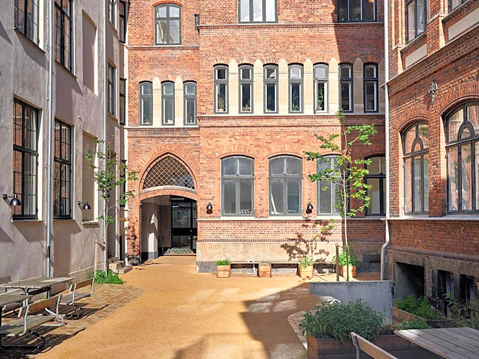 Apēron Apartment Hotel