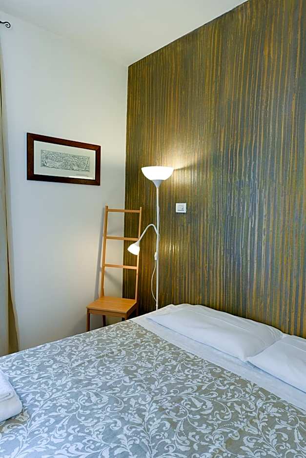 Photo 1 of 7 of 1 Double Bed or 2 Beds