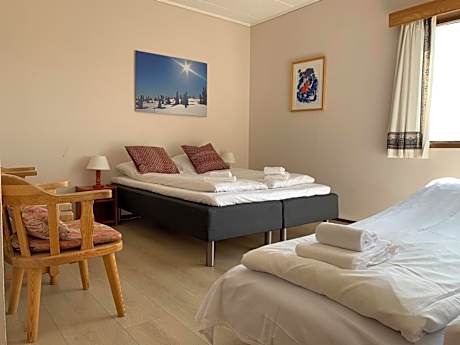 Family Room (2 Adults + 1 Child)