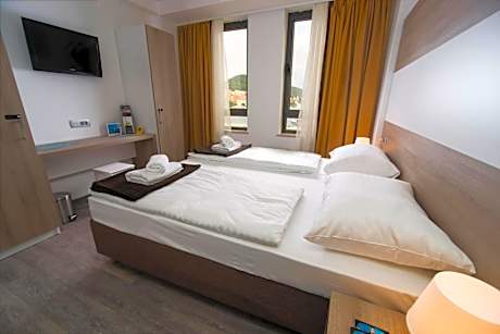 Double or Twin Room with Sea View