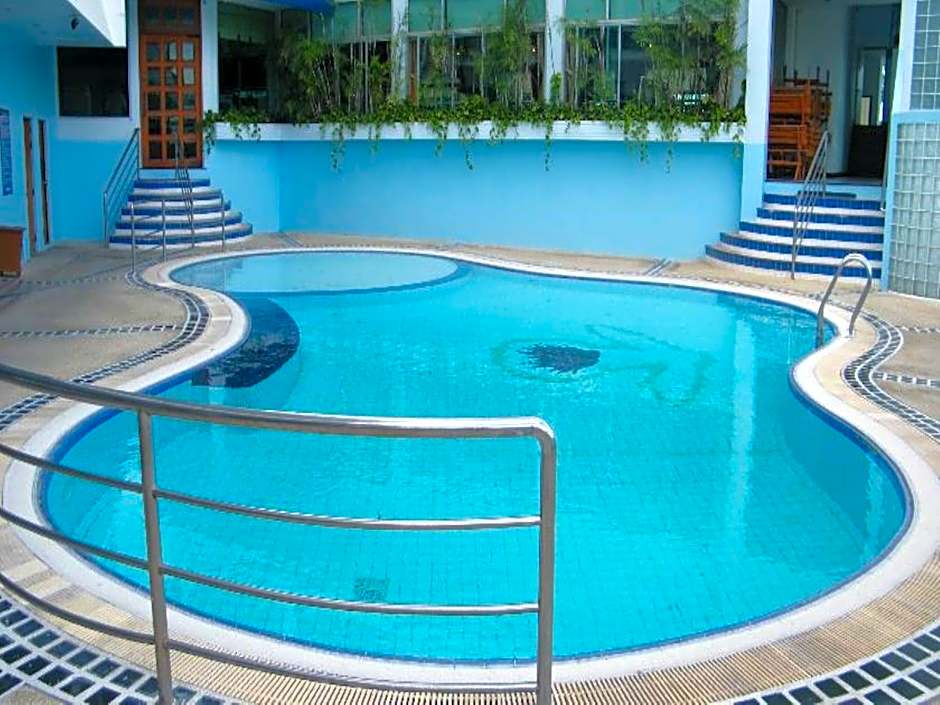 Viangtak Riverside Hotel