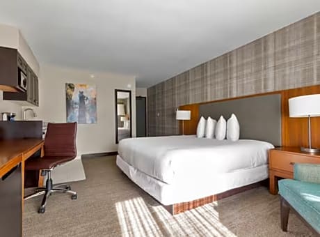 1 King Bed With Kitchenette
