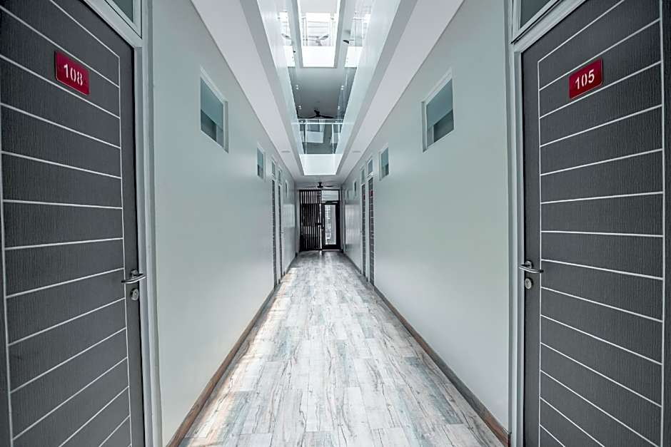 Super OYO 1487 Residence Khoe