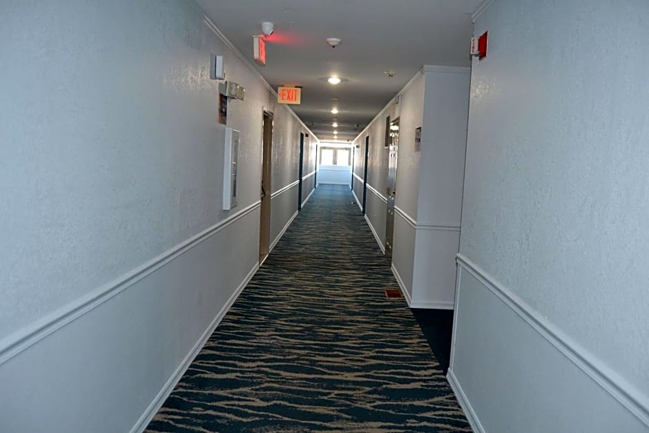 Days Inn and Suites by Wyndham Sikeston