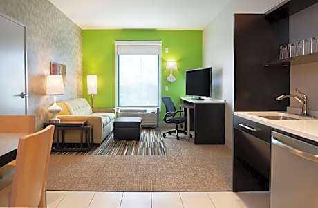King Suite - Mobility Access/Non-Smoking