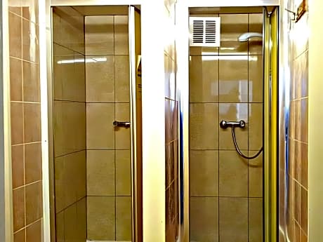 Basic Shared Dormitory, Shared Bathroom (6 Bed Mixed Dorm)
