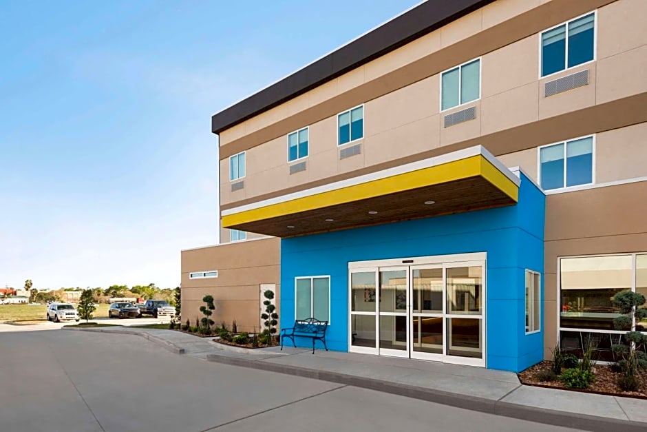 Days Inn by Wyndham Beaumont West I-10 Walden