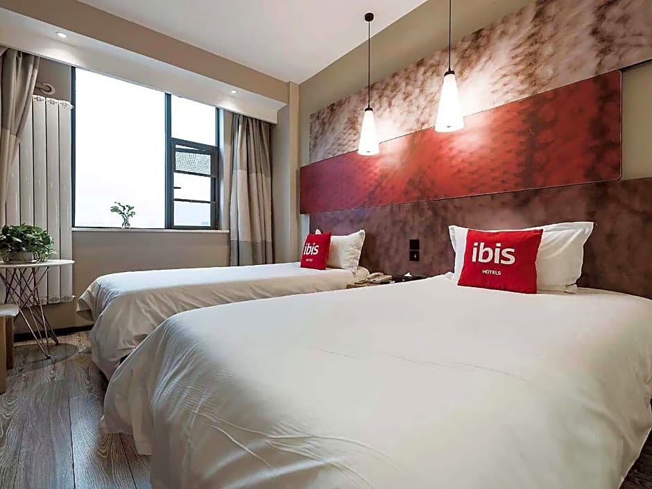 ibis Luoyang Train Station
