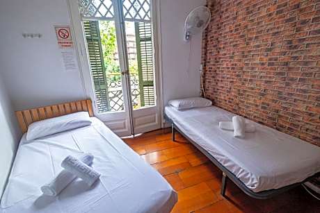 Diagonal House Hostel