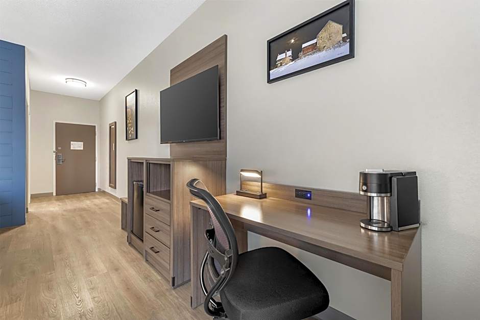 Best Western Plus Revere Inn & Suites