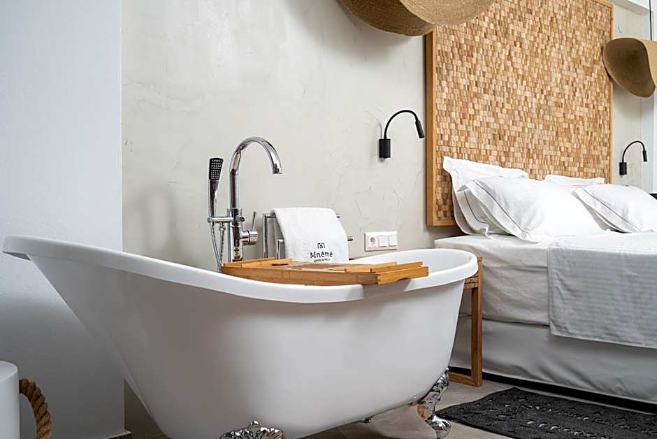Mnḗmē Suites & Villas