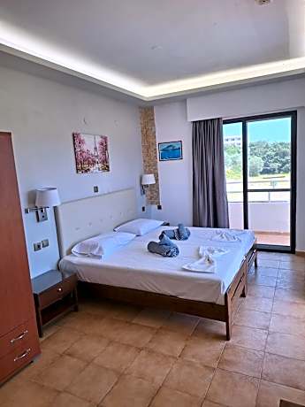 Studio (2 Adults)