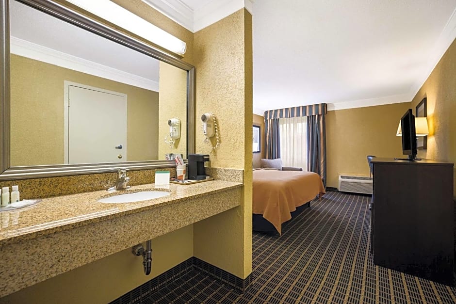 Quality Inn and Suites Fairgrounds - Syracuse