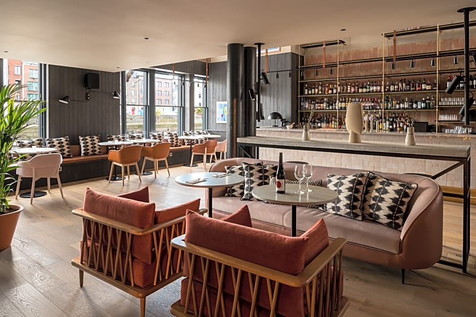 Zanzibar Locke, Ha'Penny Bridge