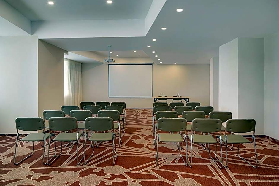 Ramada by Wyndham Bucharest Otopeni Airport