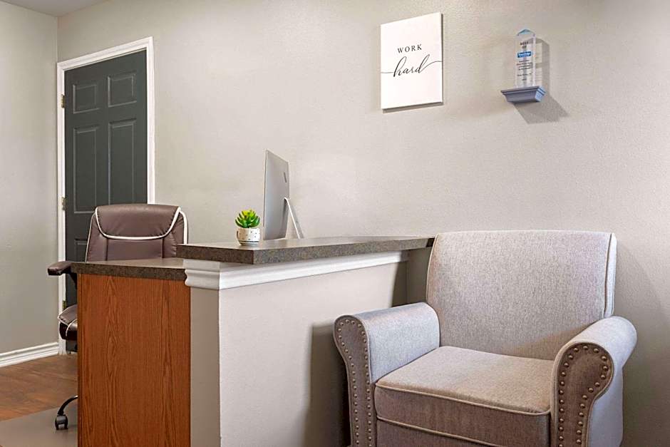 Eagle's Den Three Rivers Texas a Travelodge by Wyndham