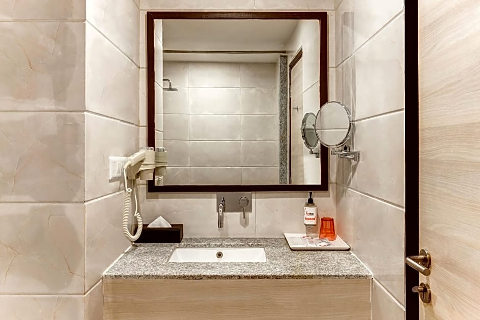 Red Fox by Lemon Tree Hotels, Neelkanth