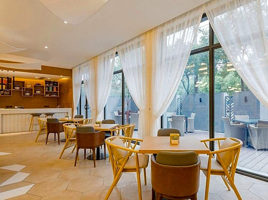 Atour Hotel Zhenjiang Railway Station Nanxu Avenue