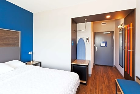 1 King Bed